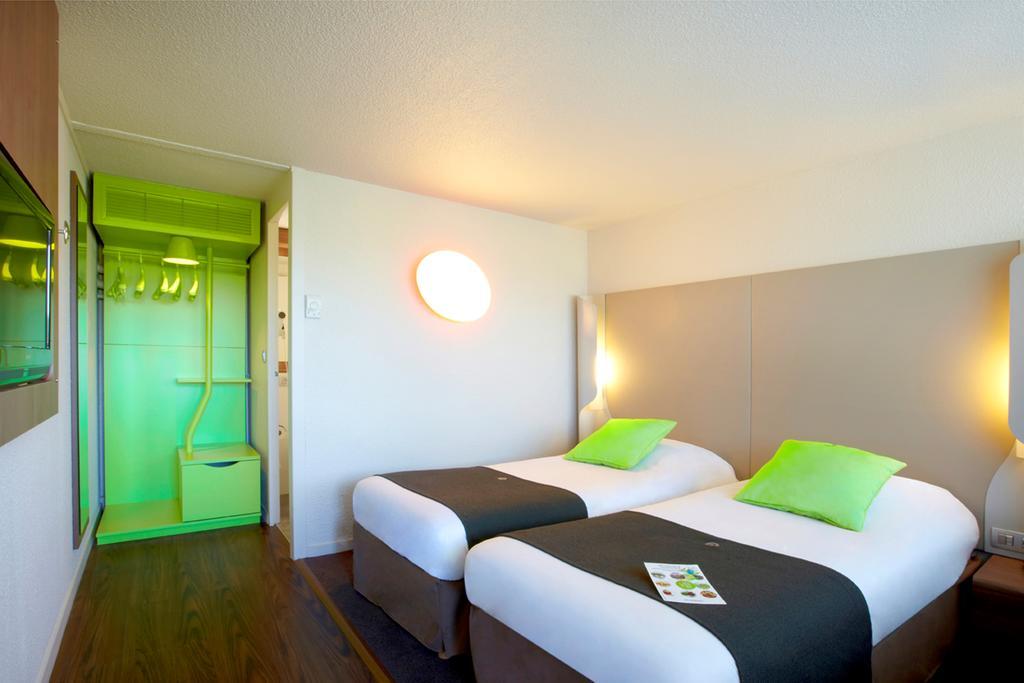 Hotel Campanile Clermont-Ferrand ~ Riom Habitación foto